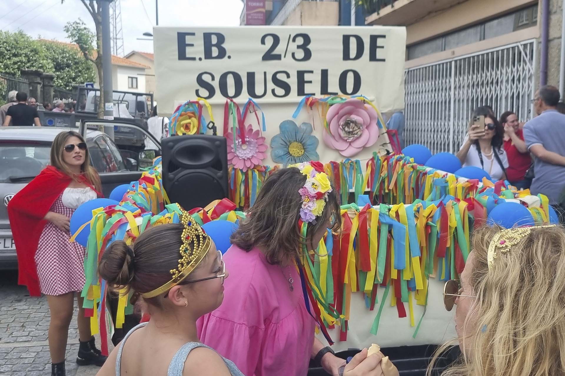 Cortejo de Carnaval assinala Dia Mundial do Livro em Cinfães